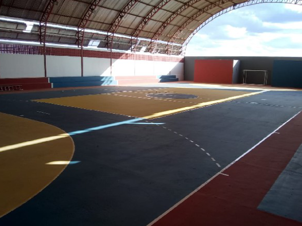 Dia 26: Prefeitura de Cajazeiras inicia recuperação do ginásio esportivo de Divinópolis