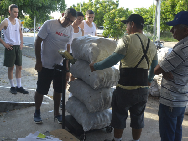 18 toneladas: Prefeitura de Cajazeiras recebe alimentos do PAA para distribuir com associações cadastradas