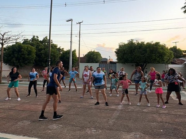 Secretaria de Juventude e Esporte realiza atividades de ginástica e dança no Ronaldo Cunha Lima