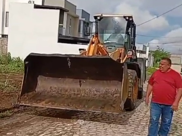 Em Cajazeiras: Secretarias da Agricultura e Infraestrutura trabalham em conjunto na limpeza dos bairros