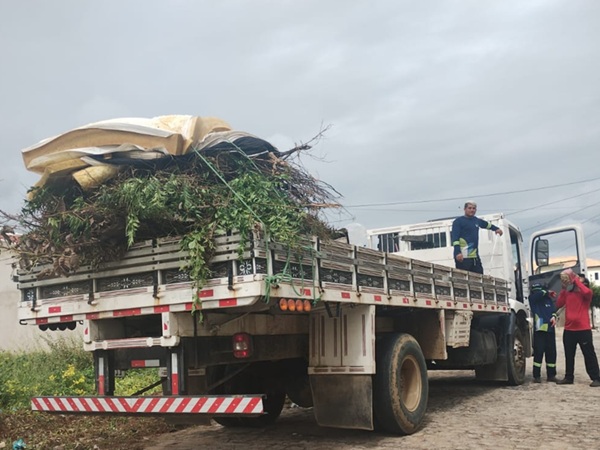 Prefeitura de Cajazeiras intensifica mutirões de limpeza com frentes de trabalho em vários bairros da cidade CONFIRA: