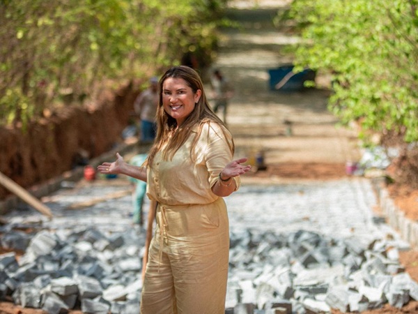 Programa inédito de pavimentação rural avança no Sítio Calixto, em Cajazeiras