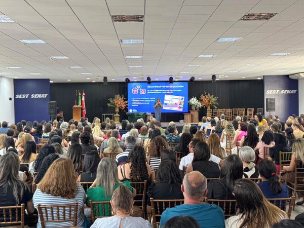 Prefeitura de Cajazeiras capacita professores para desafios digitais durante VI Jornada Pedagógica