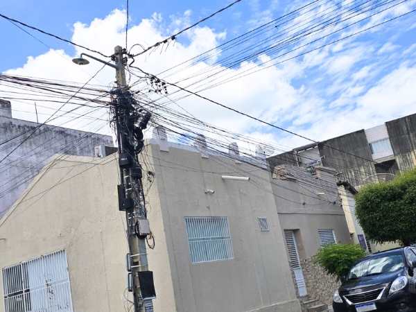 Procon solicita da Energisa solução para fios baixos e poluição visual e ambiental em Cajazeiras