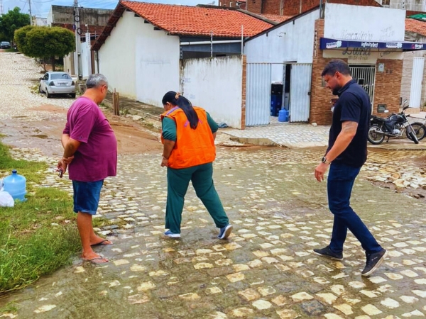 Equipes técnicas da prefeitura realizam visita à "Rua das Águas" para reforçar segurança e mobilidade no período chuvoso