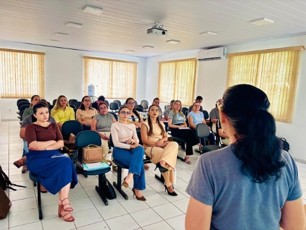 Secretaria de Educação realiza elaboração do Plano de Ação Municipal 2026 do Alfabetiza Cajazeiras