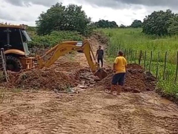 Prefeitura de Cajazeiras agiliza reparos durante período chuvoso em estradas que ligam sítios ao município