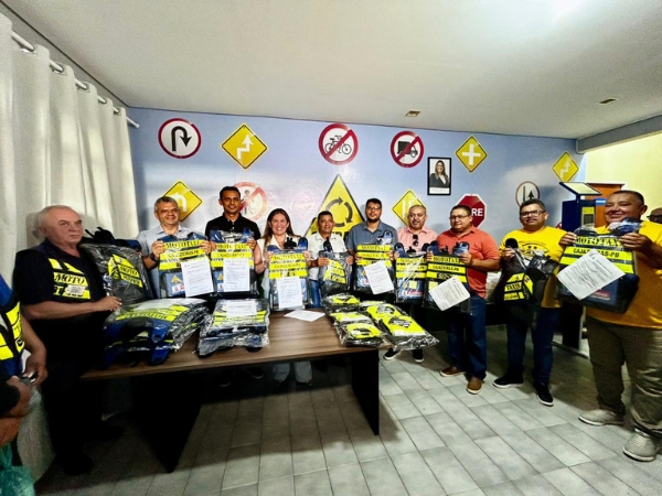 Prefeitura entrega novas motos a SCTRANS e inicia distribuição de coletes para mototaxistas durante o Maio Amarelo