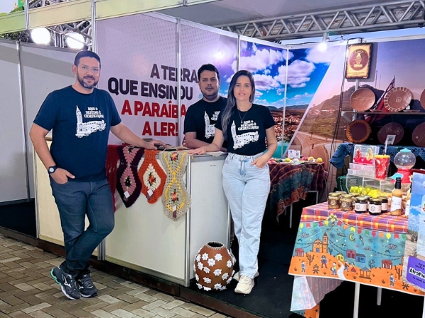 Prefeitura de Cajazeiras participa da II Feira SerTão Turístico com exposição de artesanato e gastronomia