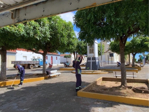 Secretaria de Infraestrutura realiza melhorias em Divinópolis e em outras áreas de Cajazeiras