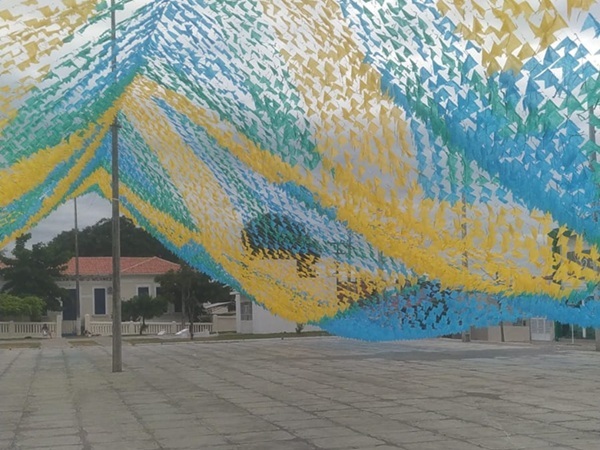 Praça Dom Adauto começa a receber ornamentação para o Xamegão Cultural 2026 em Cajazeiras