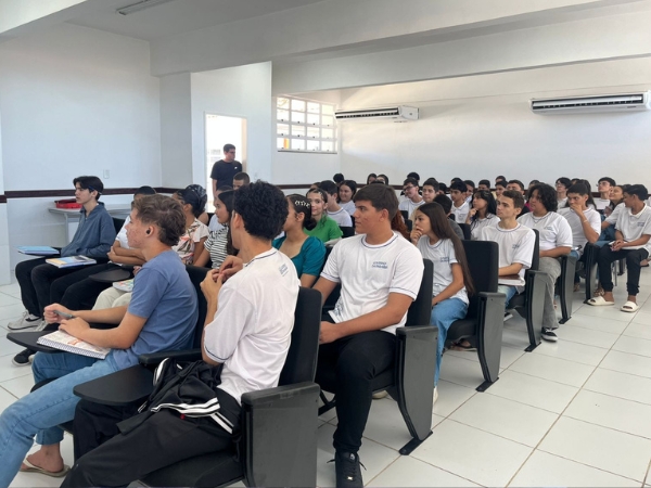 Prefeitura de Cajazeiras leva o Programa Saúde na Escola para alunos do Ensino Médio