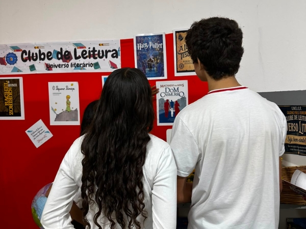Secretaria de Educação inicia implantação de Clubes de Leitura Permanentes nos anos finais do Ensino Fundamental