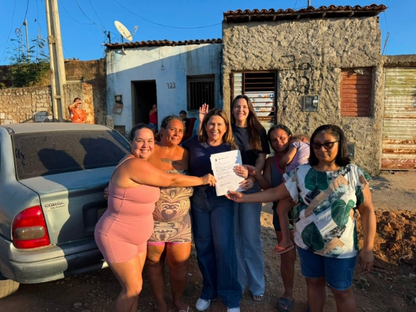 Prefeita Corrinha Delfino assina ordem de serviço para pavimentação da "Rua do Pilão", no bairro Mutirão