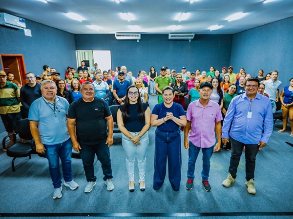 Prefeitura de Cajazeiras reúne famílias contempladas com 50 moradias do Minha Casa, Minha Vida Rural