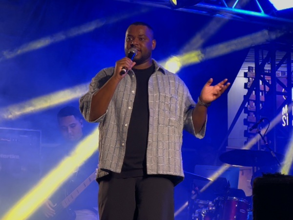 Samuel Messias reúne grande público na Avenida Padre Rolim durante Noite Evangélica em Cajazeiras