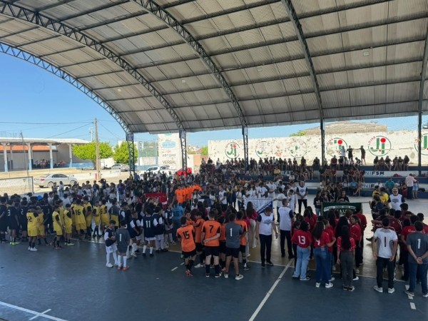 Abertura dos Jogos Interescolares reúne alunos das escolas municipais na AABB de Cajazeiras