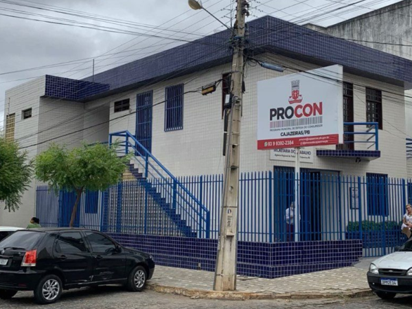 Procon de Cajazeiras fiscaliza agências bancárias após receber denúncias